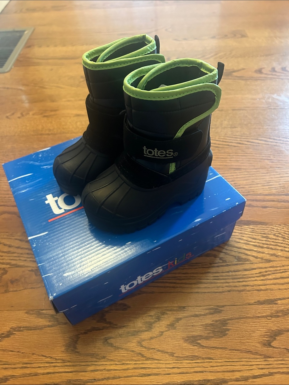 totes Kids Black and Lime Green Winter Snow Boots